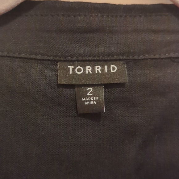 torrid Madison Linen Button-Up Long Sleeve Shirt - Picture 2 of 4